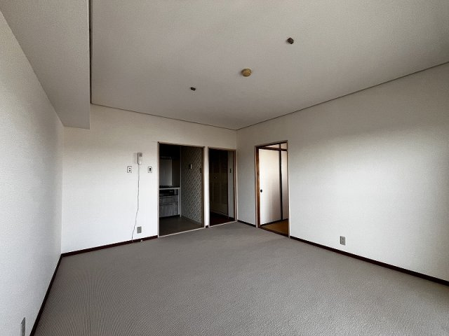 【居間・リビング】 | 新ゆりｸﾞﾘｰﾝﾀｳﾝアカシア街区３号棟 | ✰バルコニー側からの眺めです♪