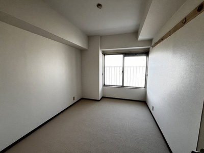 【洋室】 | 新ゆりｸﾞﾘｰﾝﾀｳﾝアカシア街区３号棟 | ✰玄関から入って左側にあるお部屋です♪