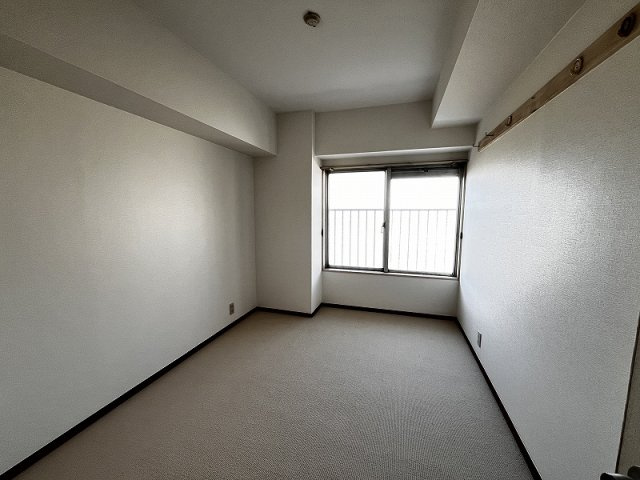【洋室】 | 新ゆりｸﾞﾘｰﾝﾀｳﾝアカシア街区３号棟 | ✰玄関から入って左側にあるお部屋です♪