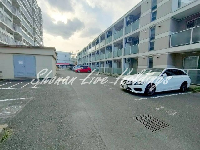 テレパレス横須賀の駐車場|広々とした駐車場♪空きあり