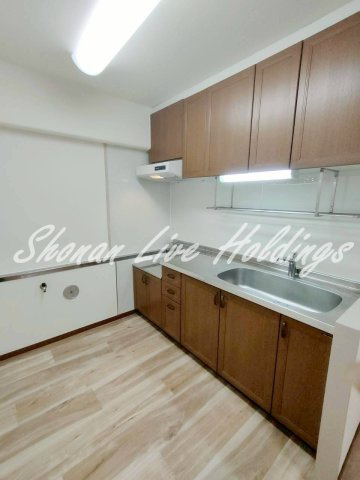 テレパレス横須賀のキッチン|収納力のある独立キッチン※モデルルーム