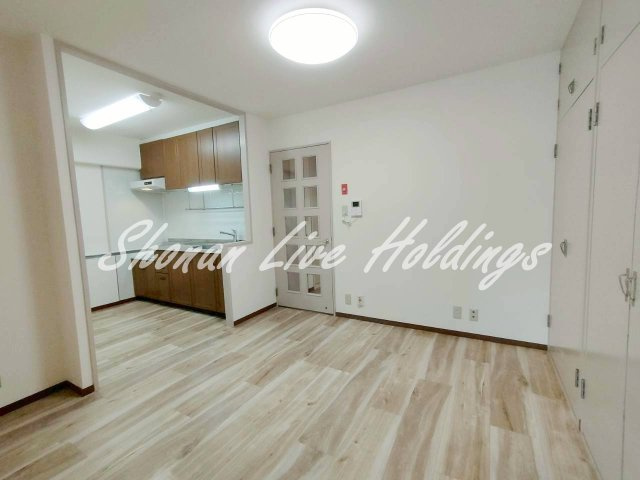 テレパレス横須賀の居間・リビング|大規模リフォーム♪大変キレイです。