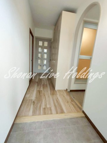 テレパレス横須賀の玄関|広々使える玄関♪大型シューズボックス付き※モデルルーム