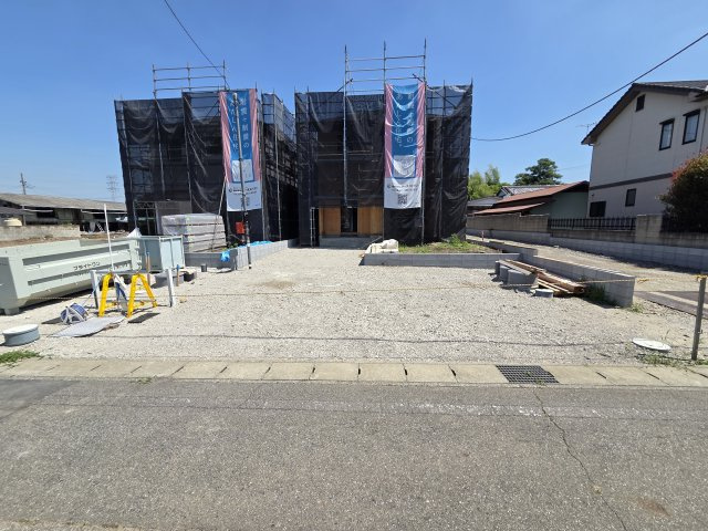 新築　太田市新田上江田町第1　クレイドルガーデン　2号棟の駐車場|現地写真　駐車スペースは並列3台分可能です！
