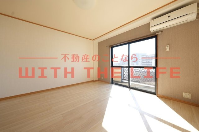 ローズガーデンⅡ【キャンペーン対象物件】の居間・リビング|こちらの居間で趣味の時間をお楽しみください