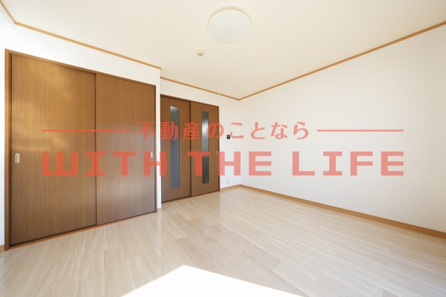 ローズガーデンⅡ【キャンペーン対象物件】の洋室|落ち着いた色調の洋室です