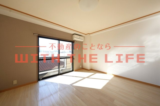 ローズガーデンⅡ【キャンペーン対象物件】の内装|明るい室内です