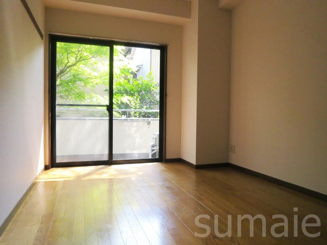 フレグランス田端の居間・リビング|陽当たり良好な洋室です☆