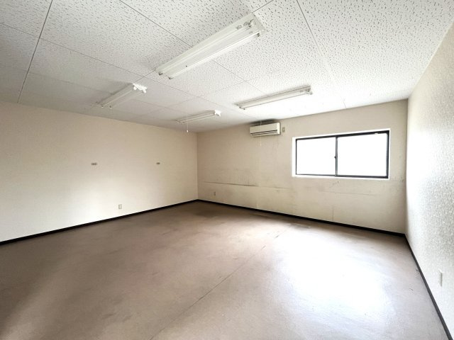 米子市観音寺新町２丁目　倉庫の内装