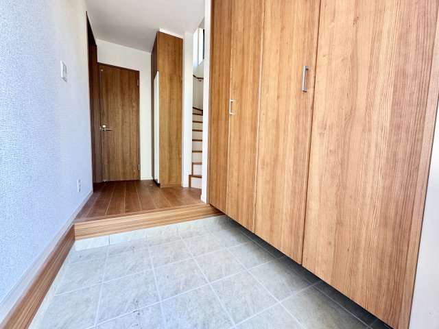 【玄関】 | 千葉市若葉区都賀5丁目 | 建築施工例