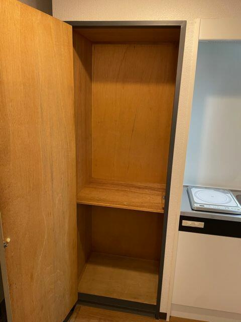 キッチン脇の収納
