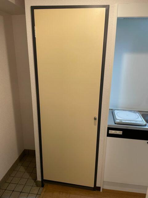 キッチン脇の収納