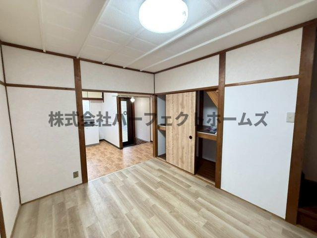 松丘町戸建　賃貸の居間・リビング|ゆったり過ごせる居間です