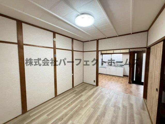 松丘町戸建　賃貸の居間・リビング|こちらのリビングで趣味の時間をお楽しみください
