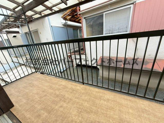 松丘町戸建　賃貸のバルコニー|暖かな日差しのふりそそぐバルコニー