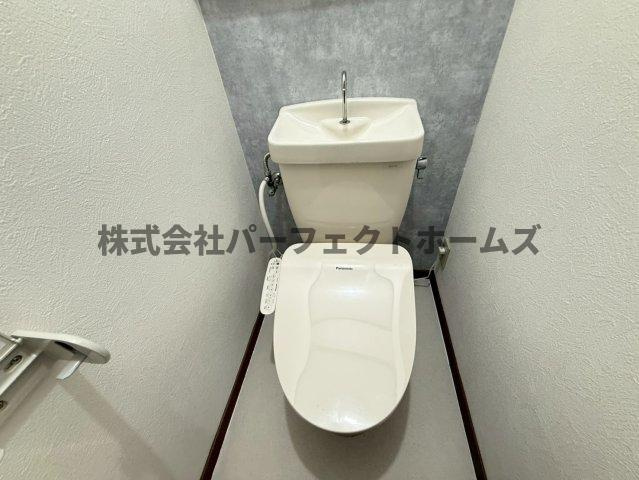 松丘町戸建　賃貸のトイレ|コンパクトで使いやすいトイレです