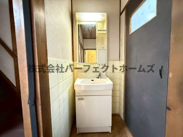 松丘町戸建　賃貸の独立洗面台|独立洗面台で身支度をすべて済ませてしまいましょう