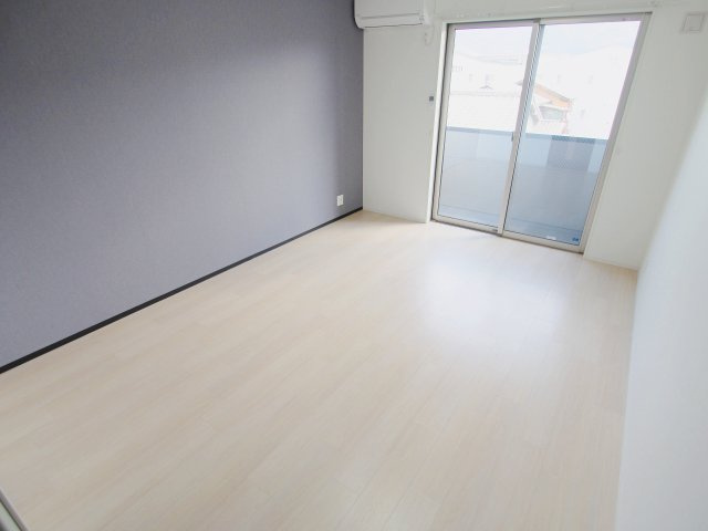 ＭＩＮＩＮＧ２番館の居間・リビング