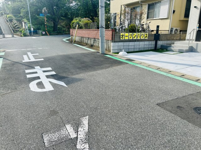 千葉市花見川区宮野木台４丁目２３３番の前面道路含む現地写真