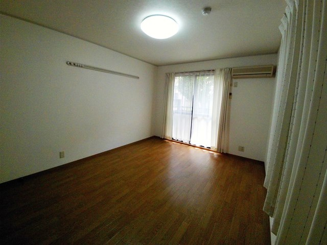 メゾン琵琶町の居間・リビング