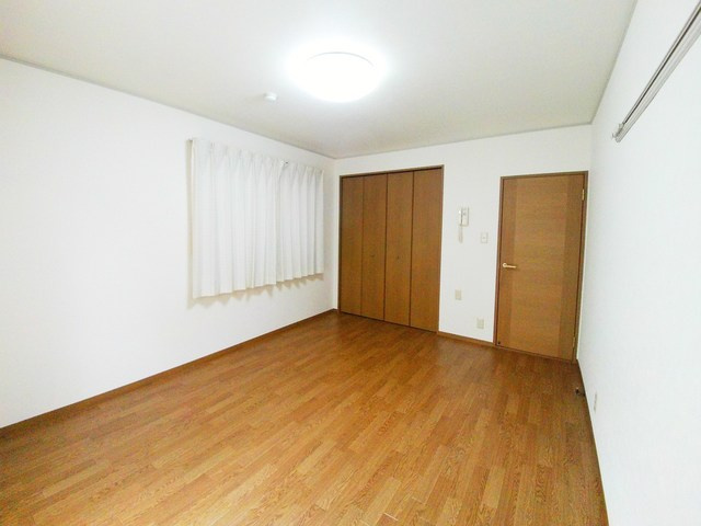 メゾン琵琶町の居間・リビング