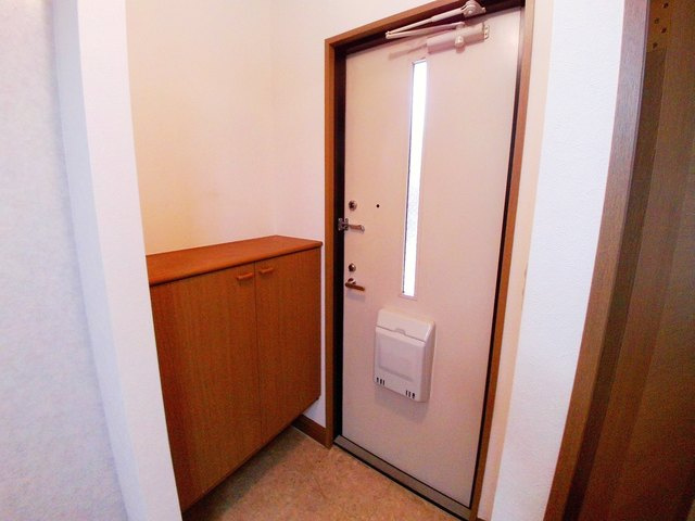 メゾン琵琶町の玄関