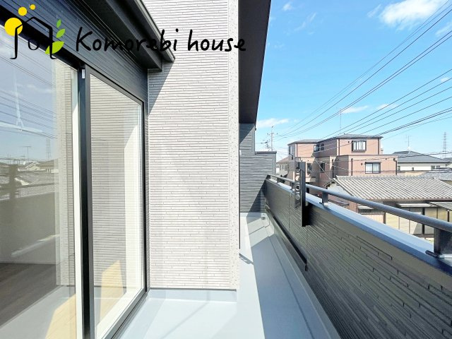 鴻巣市本町7丁目　新築一戸建て　ブルーミングガーデン　03のバルコニー|バルコニーからの眺めを楽しみながら食事をしませんか