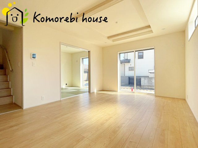 鴻巣市本町7丁目　新築一戸建て　ブルーミングガーデン　03の居間・リビング|ゆったり過ごせる居間です