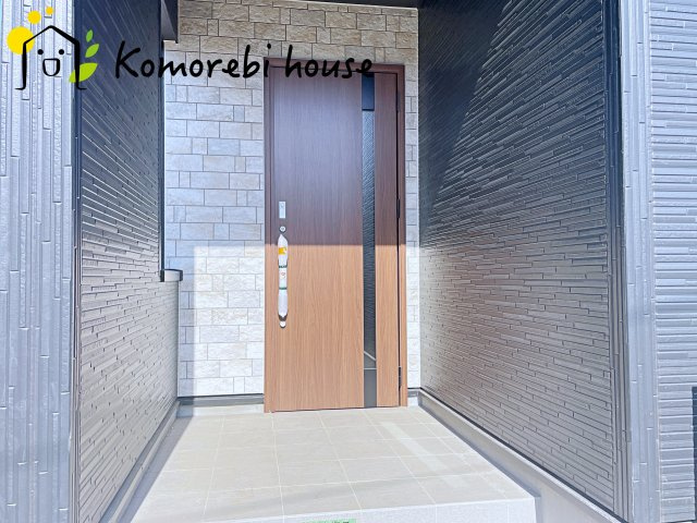 鴻巣市本町7丁目　新築一戸建て　ブルーミングガーデン　03の玄関|シンプルで使いやすい玄関です