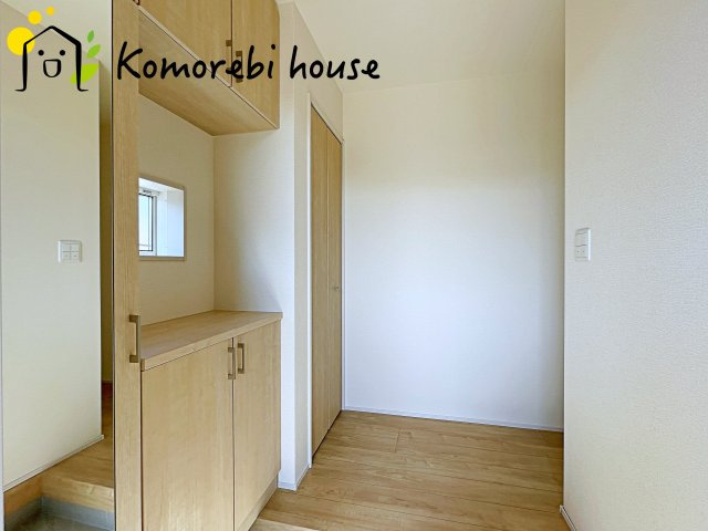 鴻巣市本町7丁目　新築一戸建て　ブルーミングガーデン　03の玄関|シンプルで使いやすい玄関です