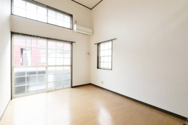 太宰府市朱雀１丁目のアパートの居間・リビング|別号数タイプ