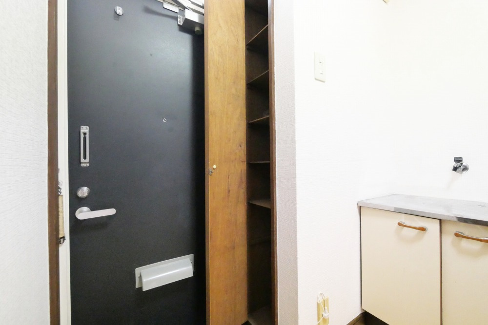 太宰府市朱雀１丁目のアパートの玄関|別号数タイプ