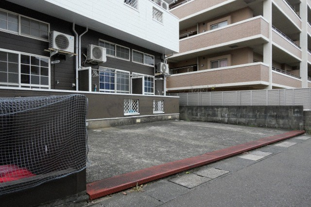 太宰府市朱雀１丁目のアパートの駐車場|別号数タイプ