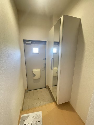 シュティル　鏡　Ｂの玄関