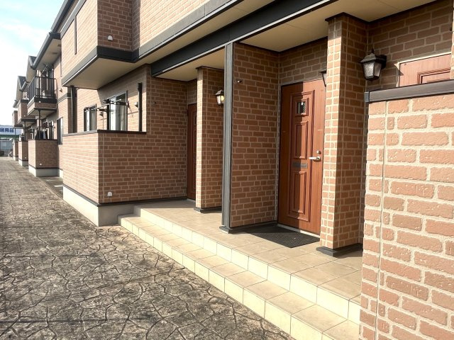 シュティル　鏡　Ｂのエントランス