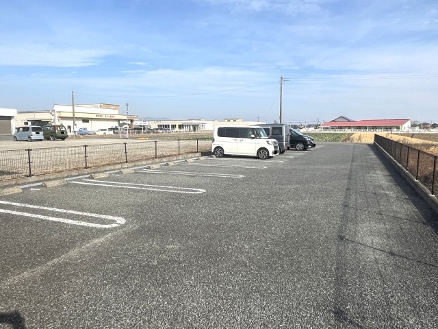 シュティル　鏡　Ｂの駐車場