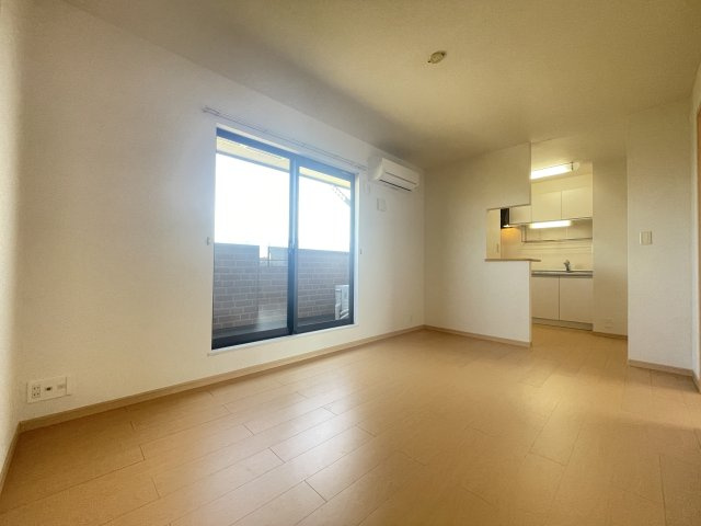 シュティル　鏡　Ｂの居間・リビング