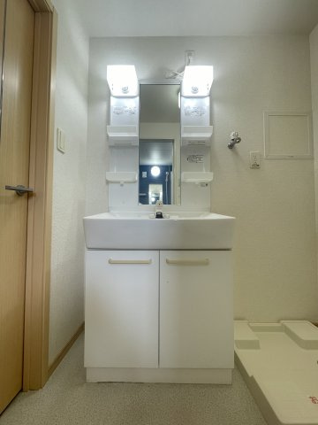 シュティル　鏡　Ｂの洗面所