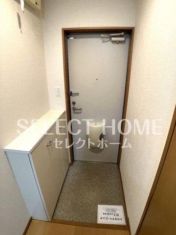 【玄関】 | シャトーリ幸田 | 収納もある玄関です