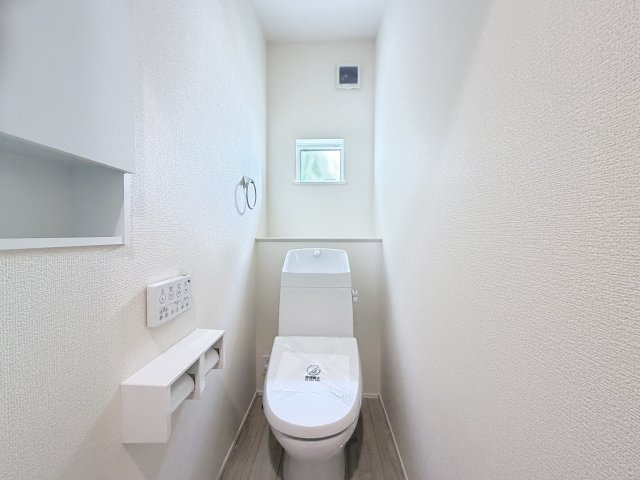 リナージュ前橋市朝倉町3丁目01期　１号棟（平屋）のトイレ|トイレです。清潔感のある白を基調としています。
温水洗浄・便座暖房機能の付いた快適なトイレです☆
