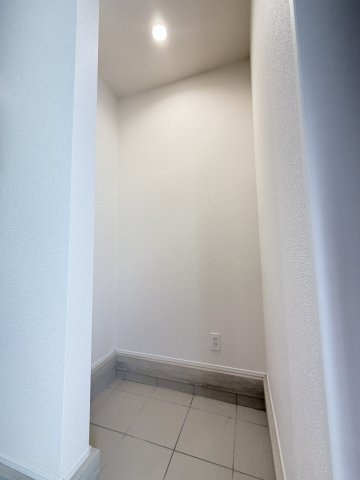リナージュ前橋市朝倉町3丁目01期　１号棟（平屋）の玄関|シューズインクロークがあるので、玄関がすっきり片付きます。