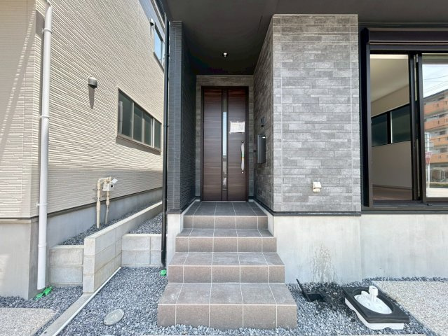 新築戸建　一宮市多加木1期　全3区画分譲の玄関|玄関ドアの鍵はディンプルキーと内側はサムターンキーになっており防犯性の高い仕様になっています。
