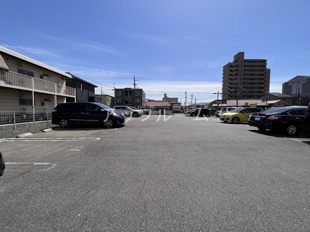 ロジュマン春日井の駐車場