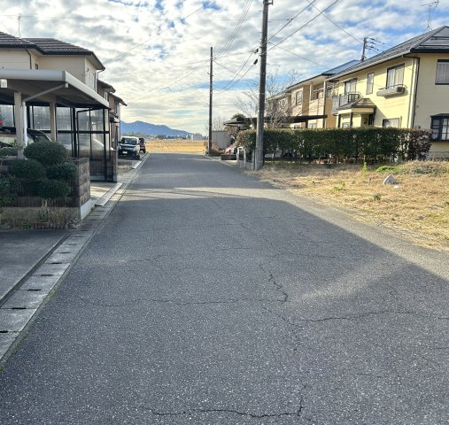 新潟市西蒲区升潟の前面道路含む現地写真