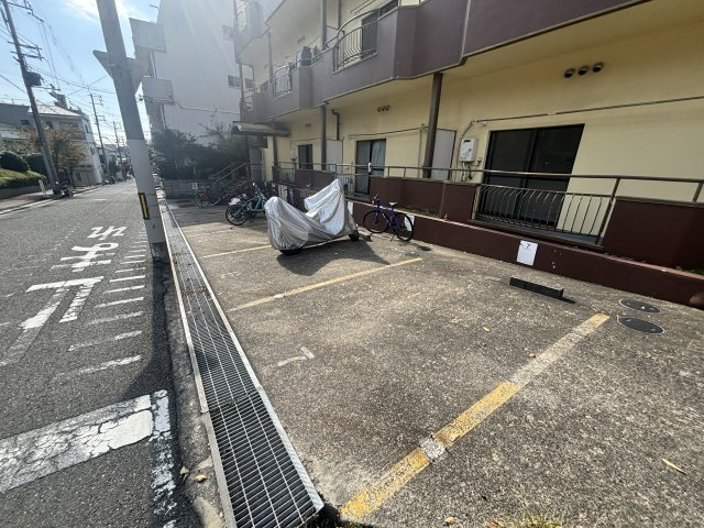 三景マンションの駐車場