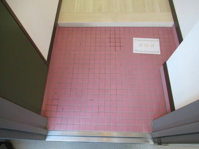 ローヤルガーデンの玄関