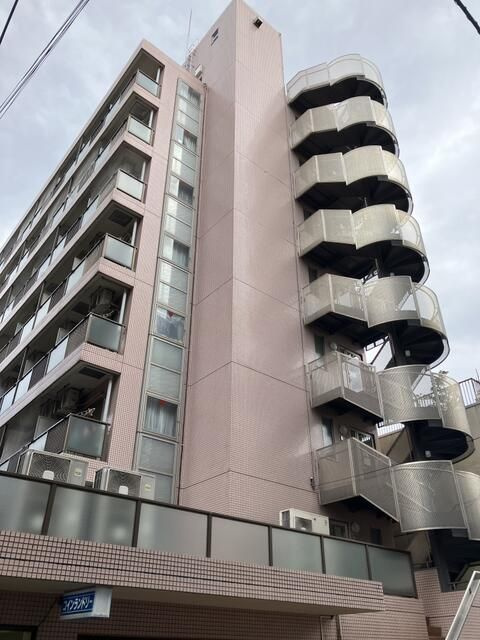 ローヤルガーデンの外観