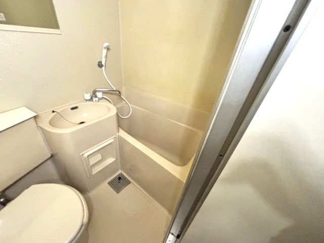 ダイドーメゾン岡本の浴室