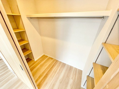 【収納】 | 千里緑丘第壱七号棟 | エイブル売買事業部では、箕面市・豊中市・吹田市・池田市・茨木市・高槻市の北摂エリア全域で、物件のご紹介を致しております。北摂エリアにて購入物件をお探しの際は、当社までお問合せ下さいませ。