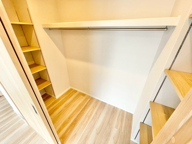 【収納】 | 千里緑丘第壱七号棟 | エイブル売買事業部では、箕面市・豊中市・吹田市・池田市・茨木市・高槻市の北摂エリア全域で、物件のご紹介を致しております。北摂エリアにて購入物件をお探しの際は、当社までお問合せ下さいませ。